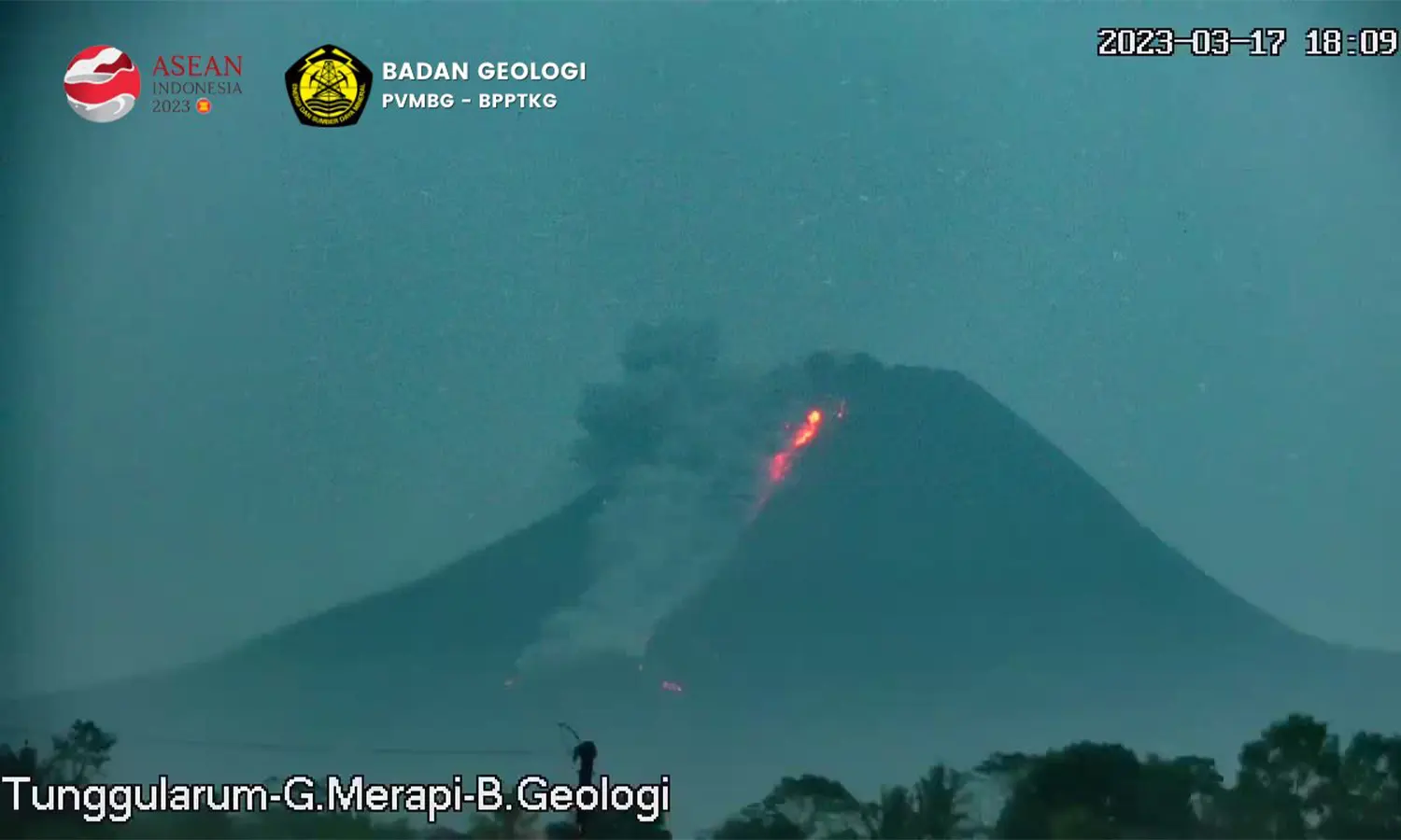 Gunung Merapi Kembali Luncurkan 17 Kali Gugurkan Lava Pijar Sabtu Pagi