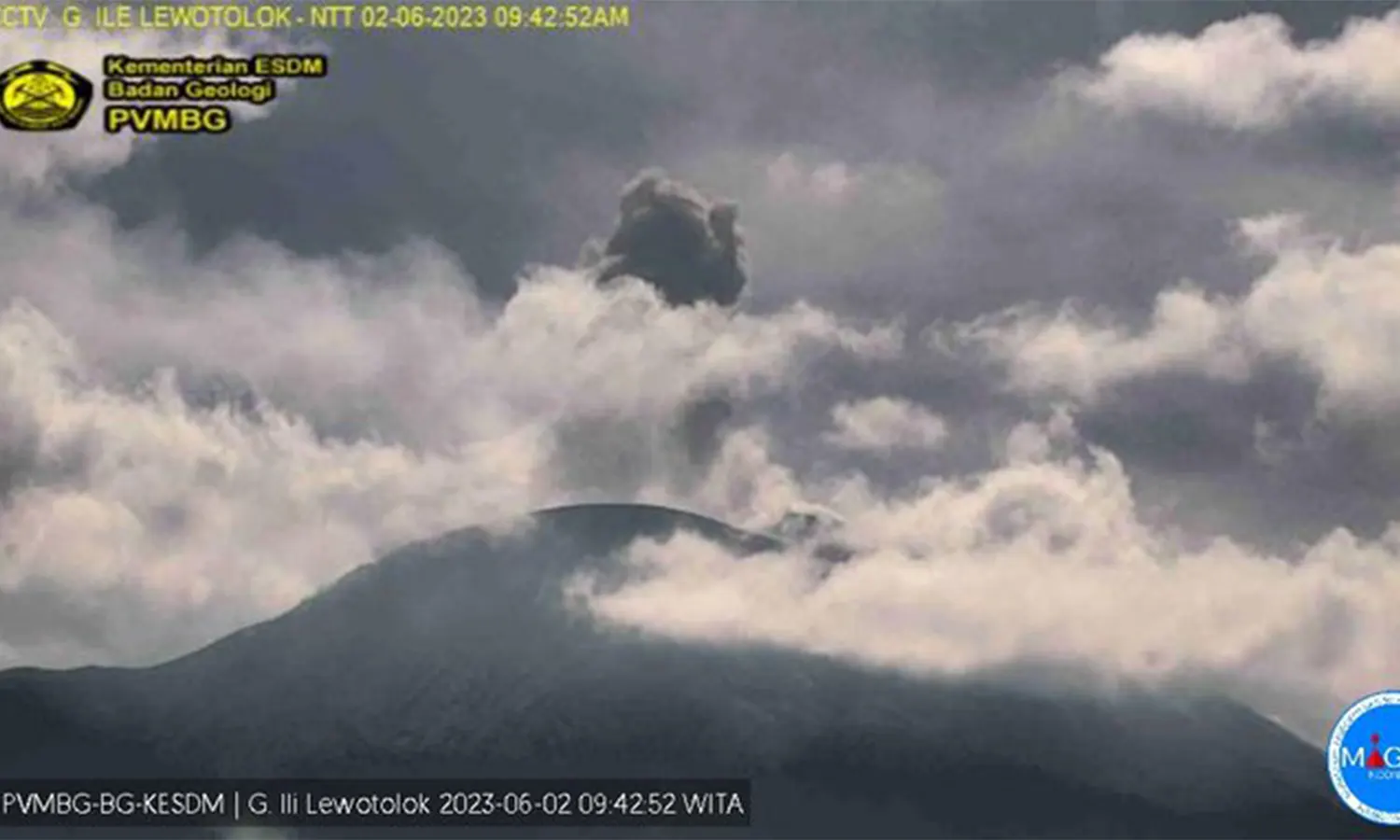 Gunung Ili Lewotolok Dua Kali Erupsi, Luncurkan Abu Setinggi 1.000 Meter