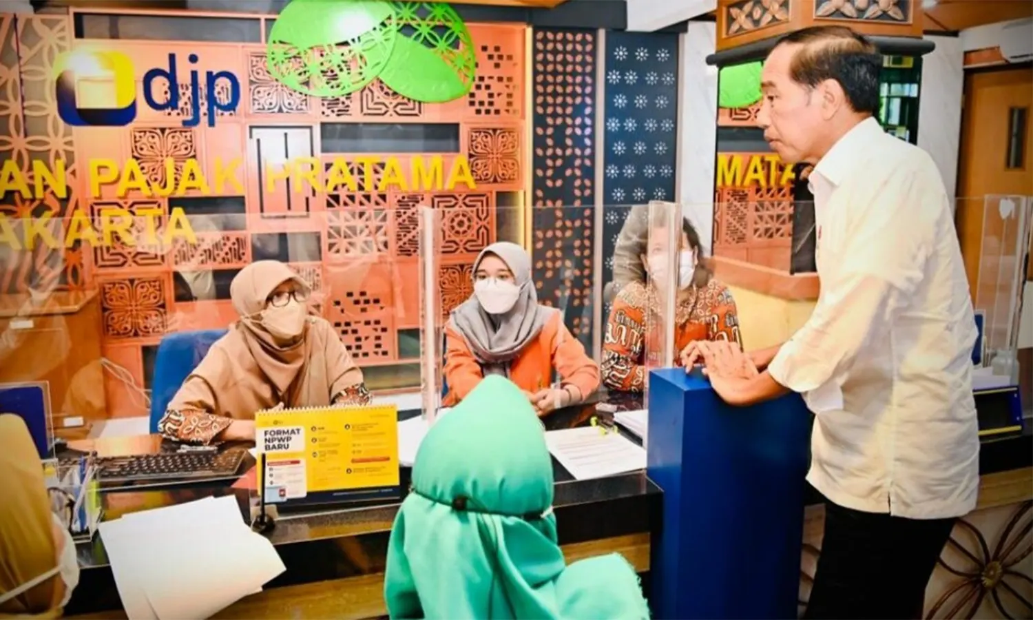 Tinjau Kantor Pajak Surakarta, Jokowi: Saya Kaget Banyak WP Antre Lapor SPT