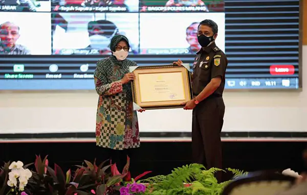 143 Aparat Penegak Hukum Aktif Kawal Pengawasan Bansos Menerima Penghargaan dari Menteri Sosial
