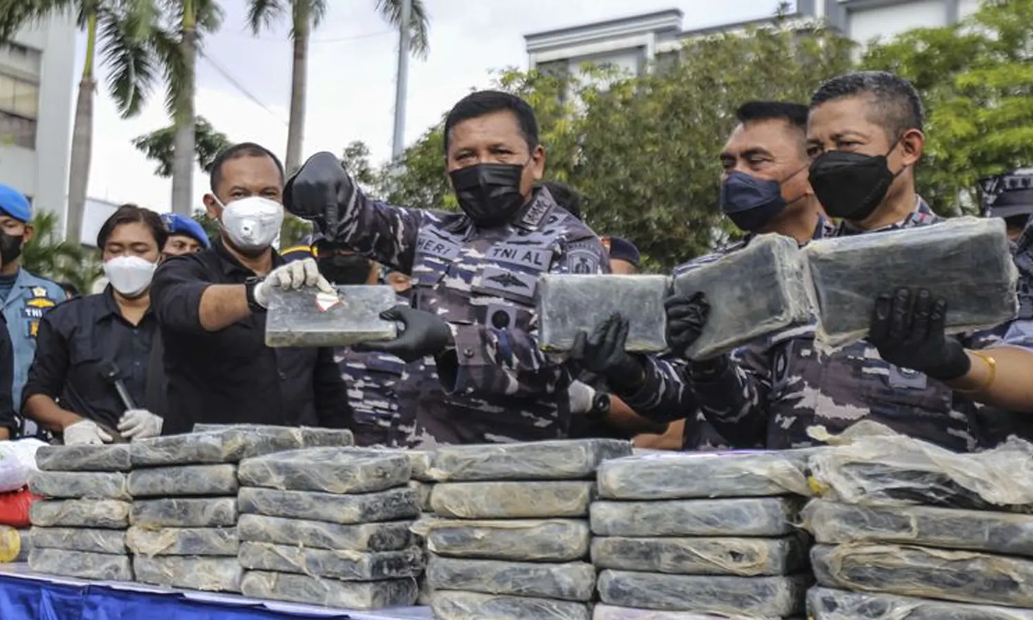 TNI AL Gagalkan Penyeludupan 179 Kg Kokain di Selat Sunda