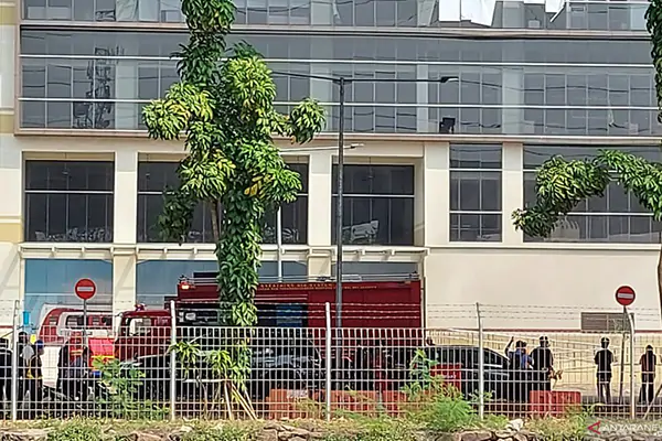 Kebakaran di Kantor LRT Kelapa Gading, Jakarta Utara