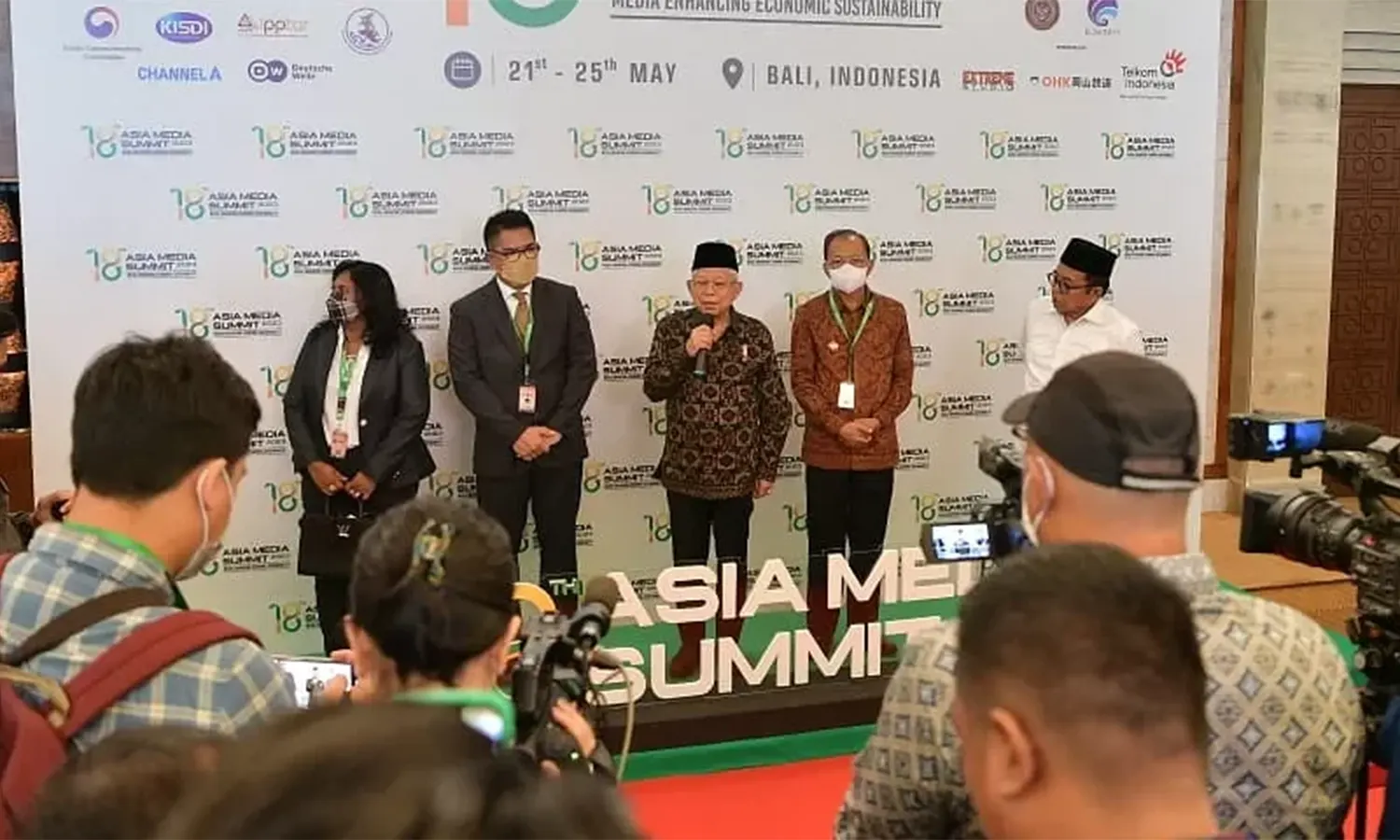 Proyek BTS Kominfo Bermasalah, Wapres: Tol Langit Terus Lanjut