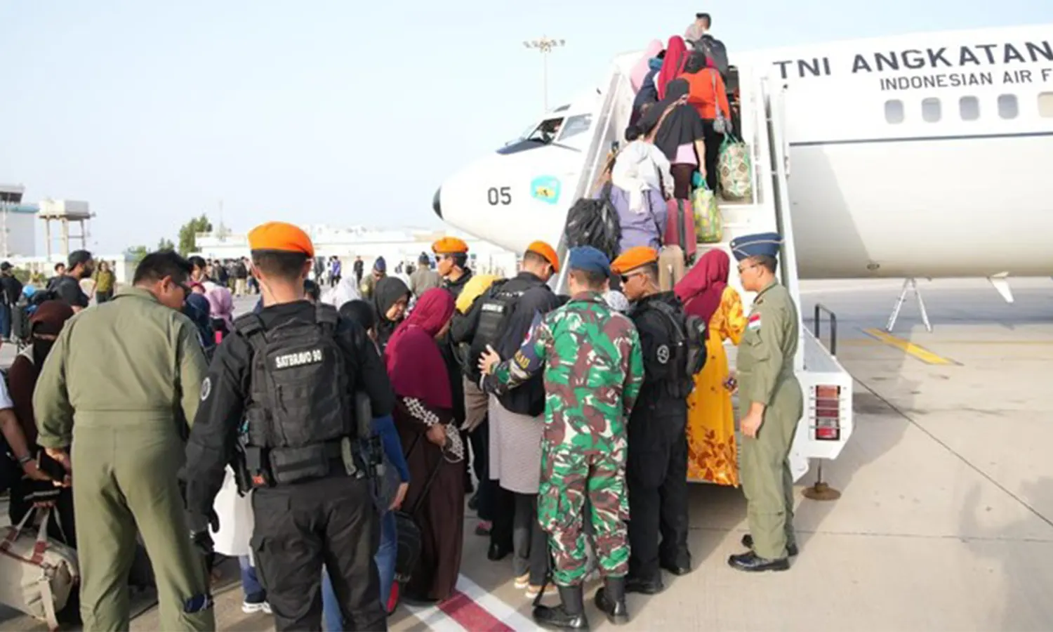 TNI Evakuasi 110 WNI dari Sudan ke Jeddah