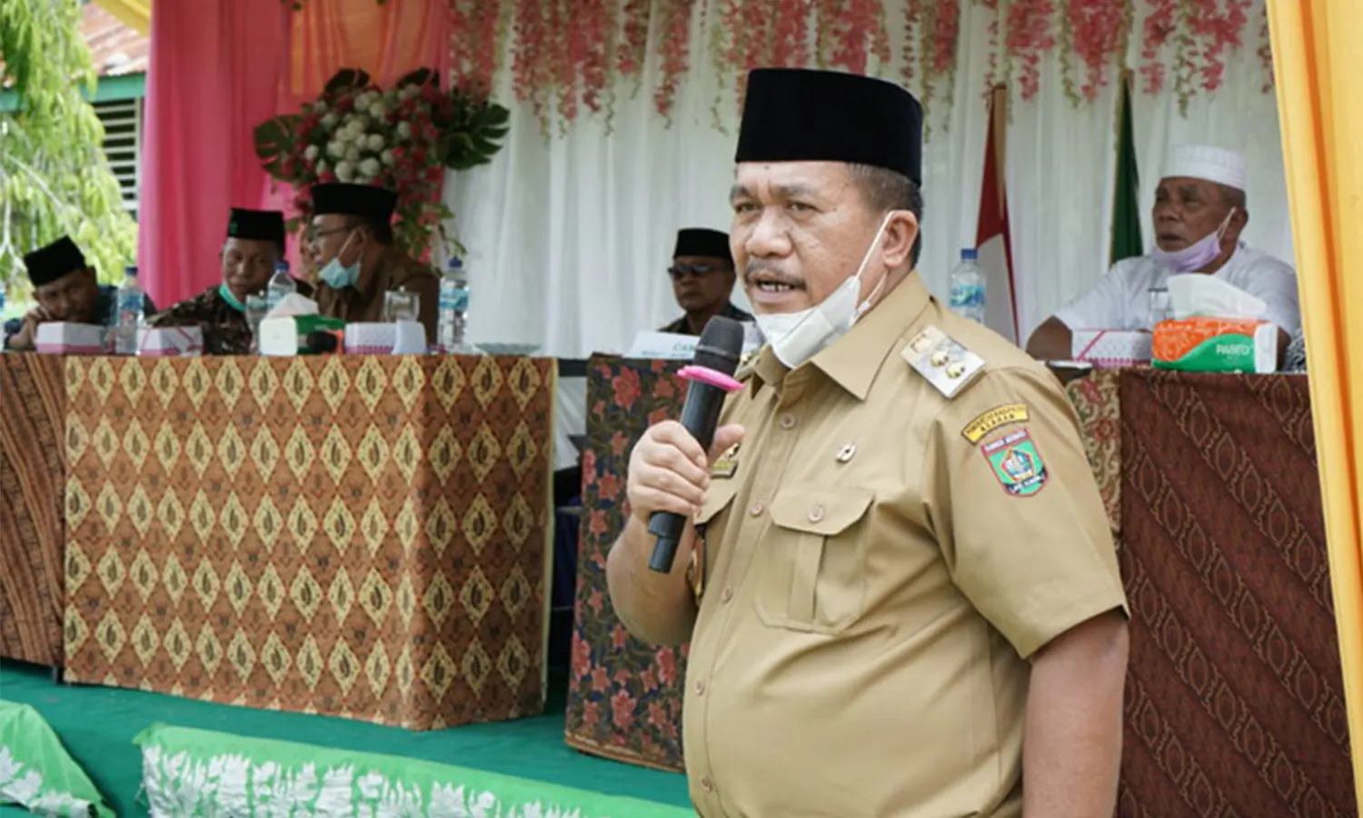 Wabup Asahan Tinjau Langsung Kerusakan SD Di Mandoge Akibat Jalan Longsor