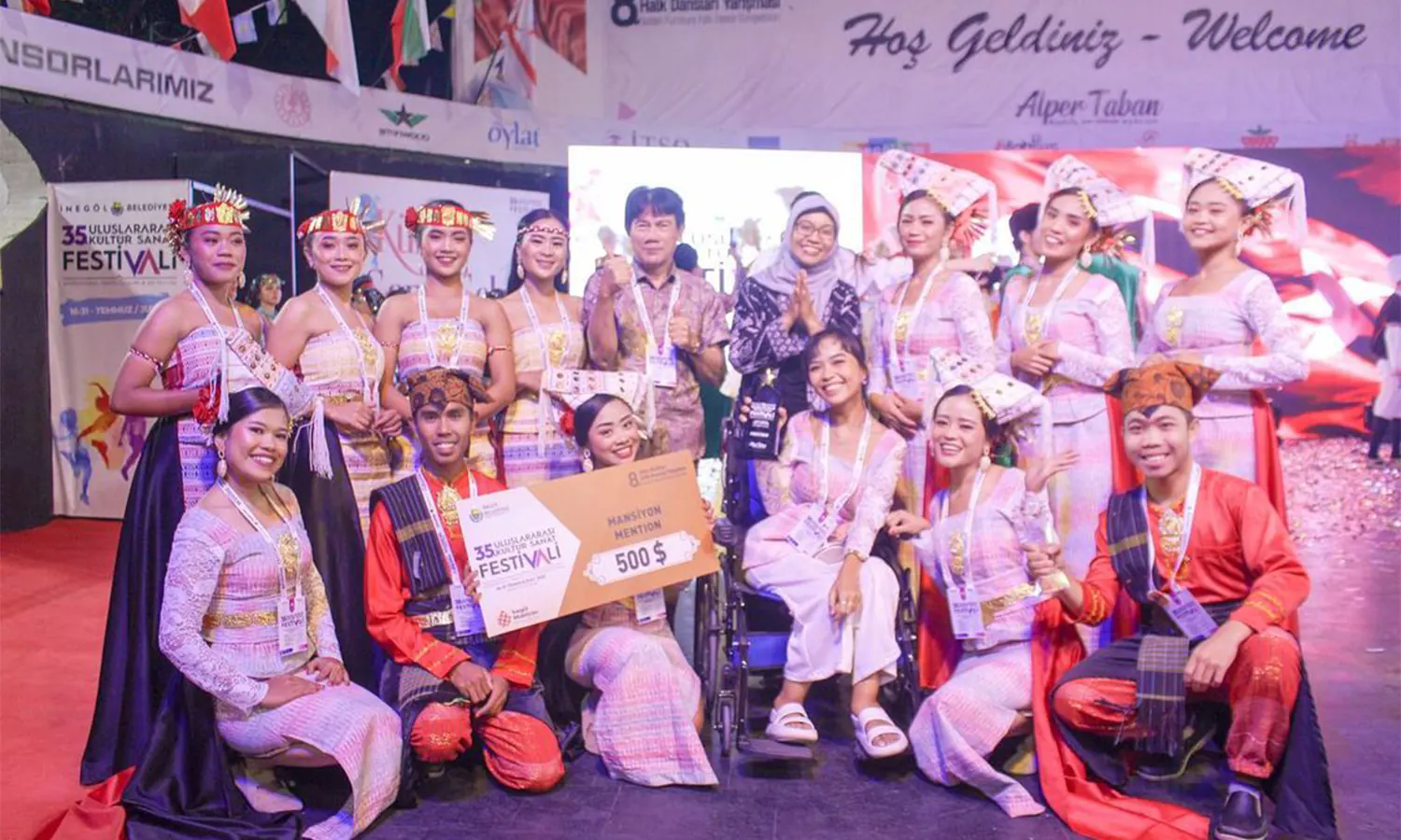 Dari Kursi Roda, Laura Memenangkan Penghargaan Internasional Lewat Tarian