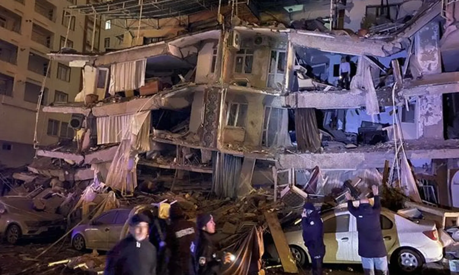3 WNI Dilaporkan Alami Patah Tulang Akibat Gempa M 7,7 di Turki