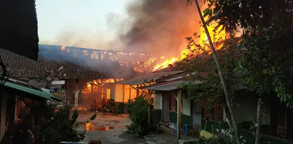 Asrama TNI Jatingaleh Kota Semarang Terbakar
