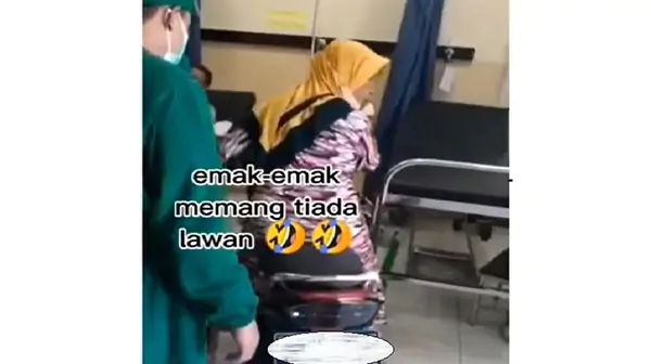 Salut Seorang Ibu-ibu Bawa Masuk Sepeda Motor ke IGD Antar Pasien Disabilitas