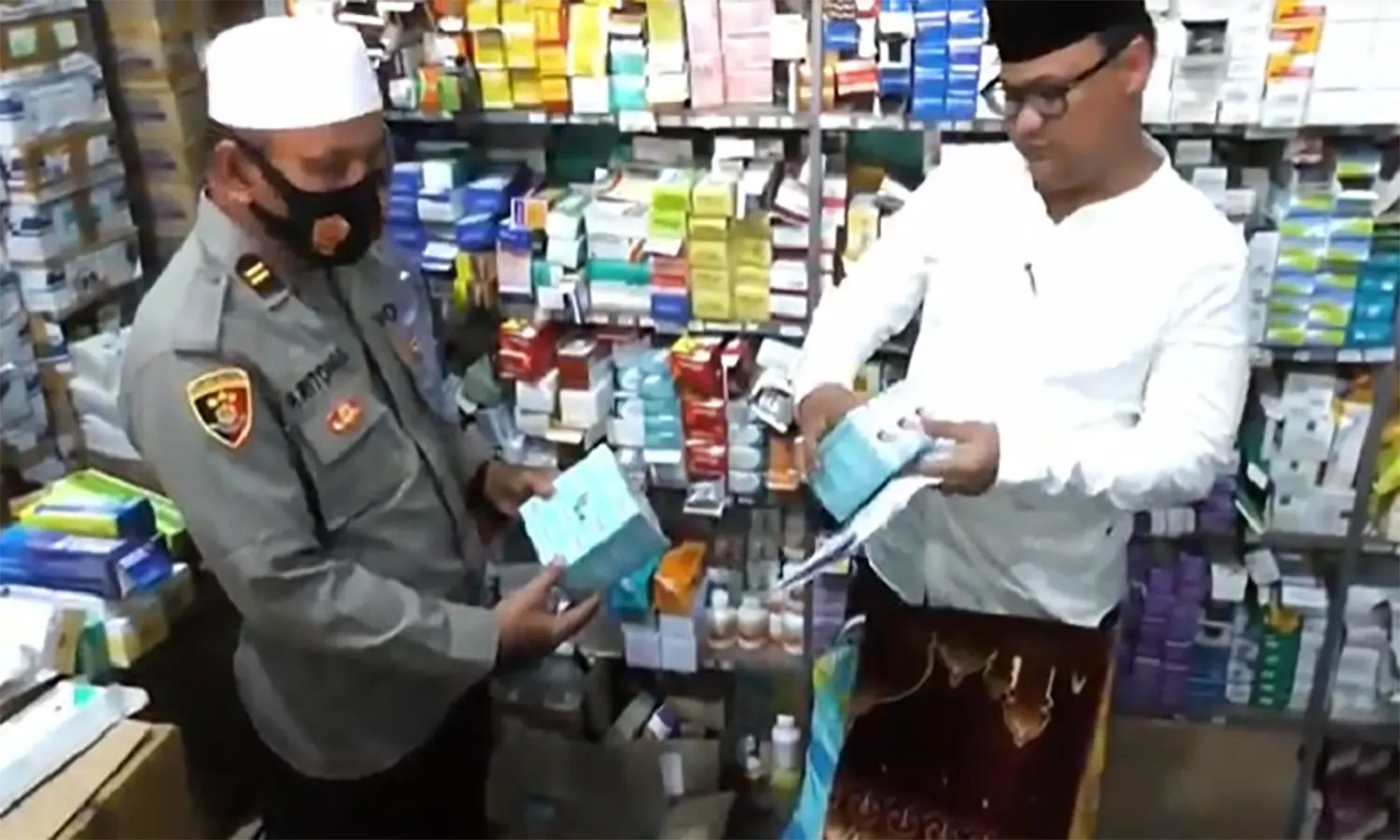 Dinkes Madina Temukan 5 obat Sirup yang Dilarang BPOM Saat Melakukan Razia Ke Apotek