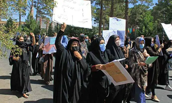 Gelar Protes, Wanita Afghanistan Berikan Tuntutan Haknya pada Taliban