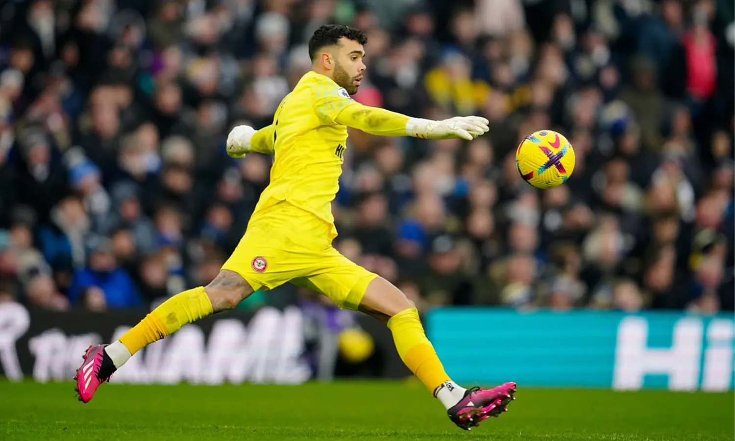Bursa Transfer: Berebut David Raya, MU dan Chelsea Harus Siapkan Dan Rp600 Miliar