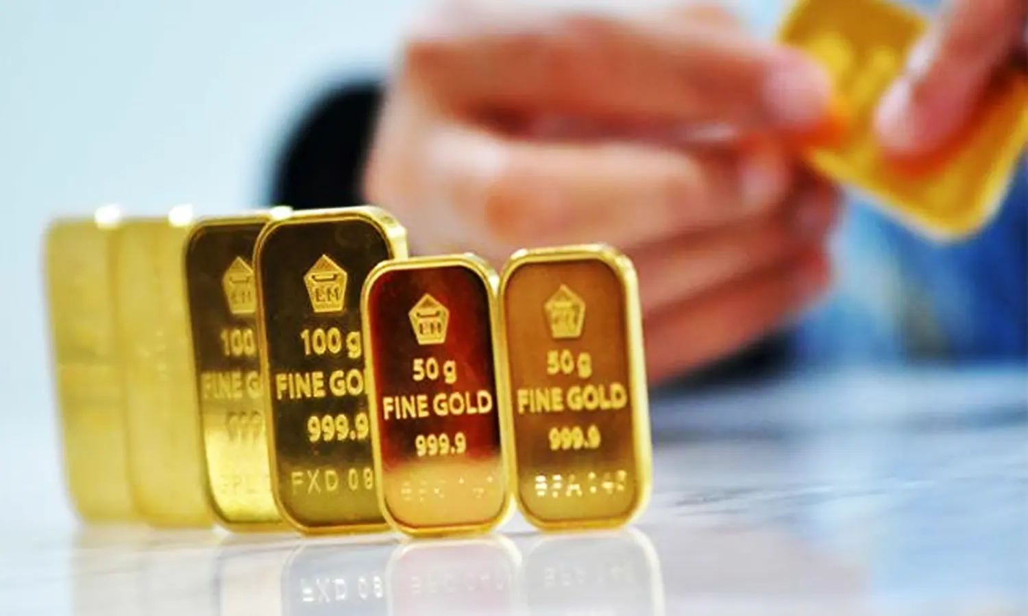 Harga Emas Antam Turun Rp10.000 Jadi Rp1,032 Juta per Gram