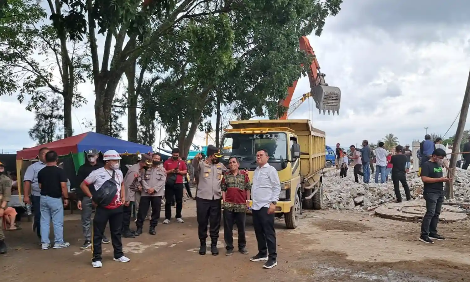 Forkopimda Toba Sapu Bersih Jelang Event F1 H20, Satu Unit Bangunan Dibongkar 