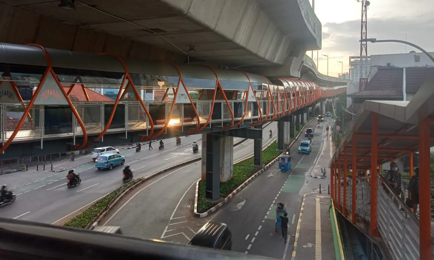 Uji Coba Skywalk Kebayoran Lama, Warga: Nggak Perlu Nyebrang Lagi
