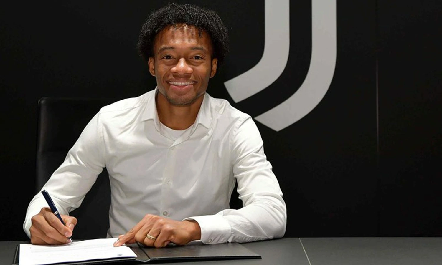 Juventus Resmi Perpanjang Kontrak Bek Sayap Asal Kolombia, Juan Cuadrado!