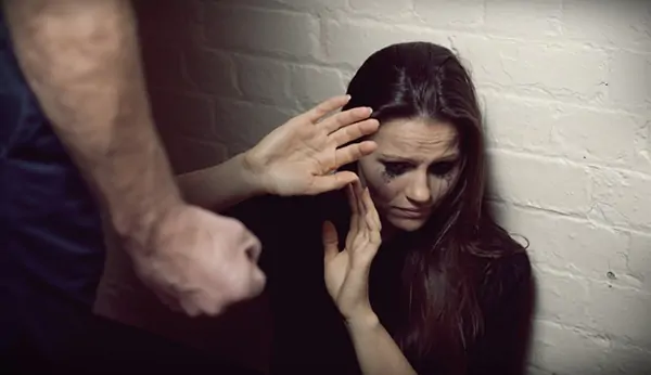 Seorang Wanita Berhasil Lari dari Pemerkosaan Pencuri 