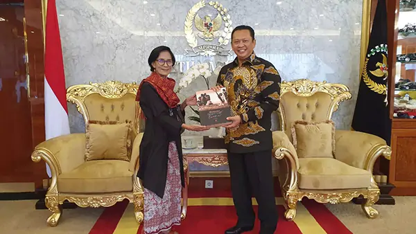 Ken Zuraida, Istri WS Rendra Meningggal Pagi Tadi di RS Antam Medika