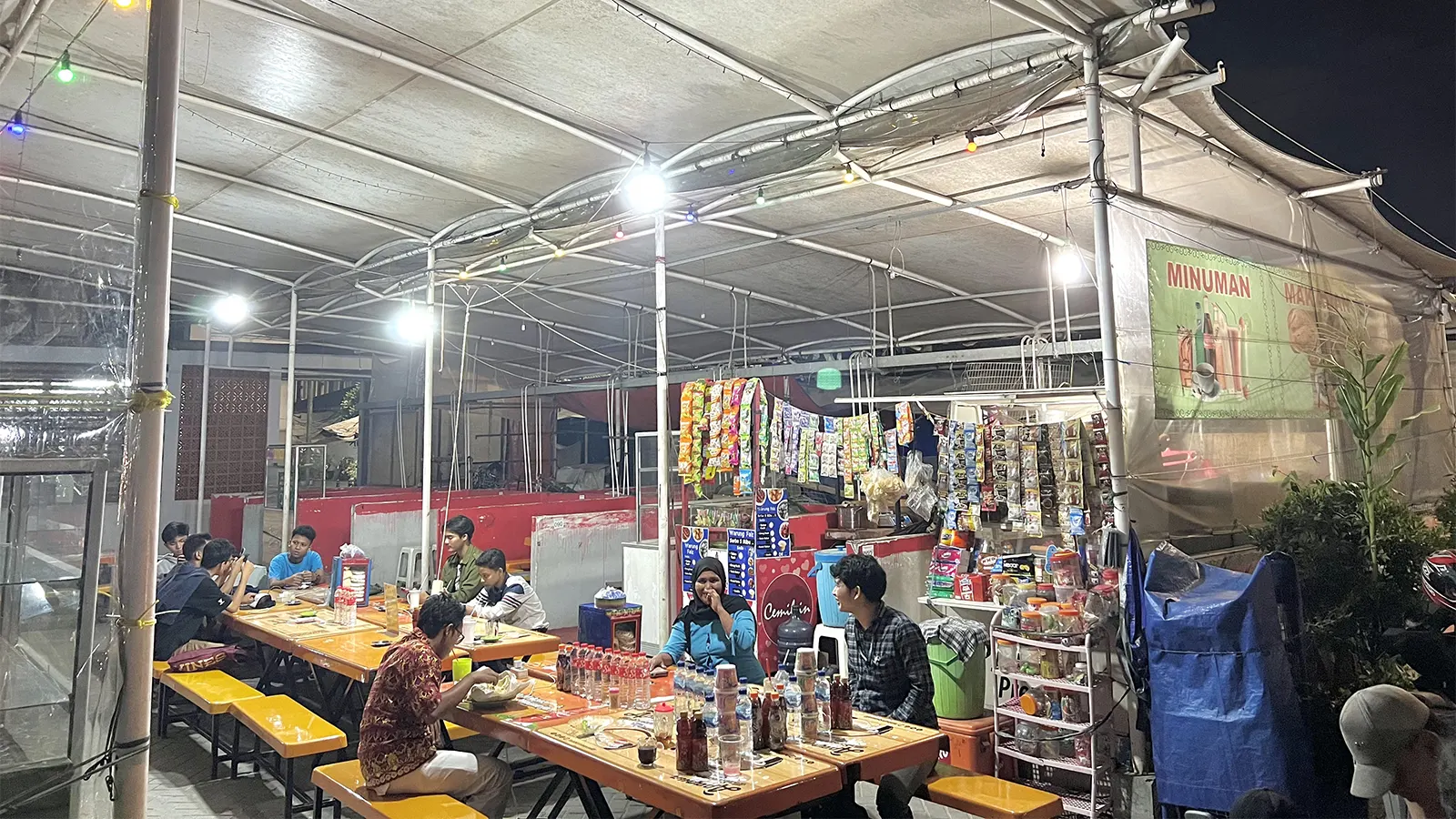 Harapan Sunyi di Kota Intan