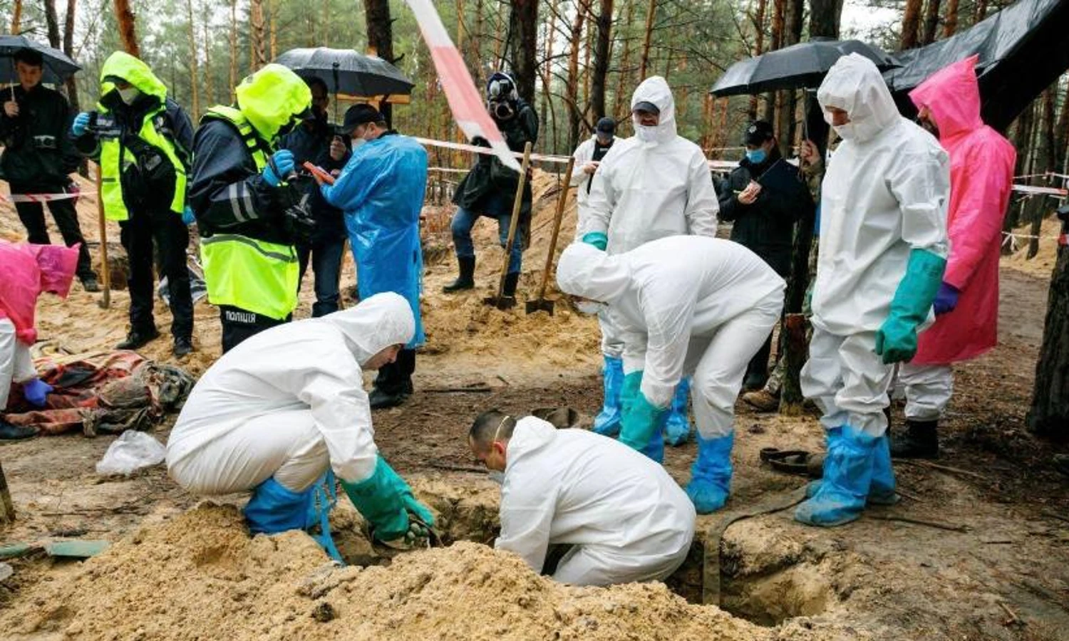 447 Mayat Digali Dari Kuburan Massal Ukraina, Ada Bekas Penyiksaan