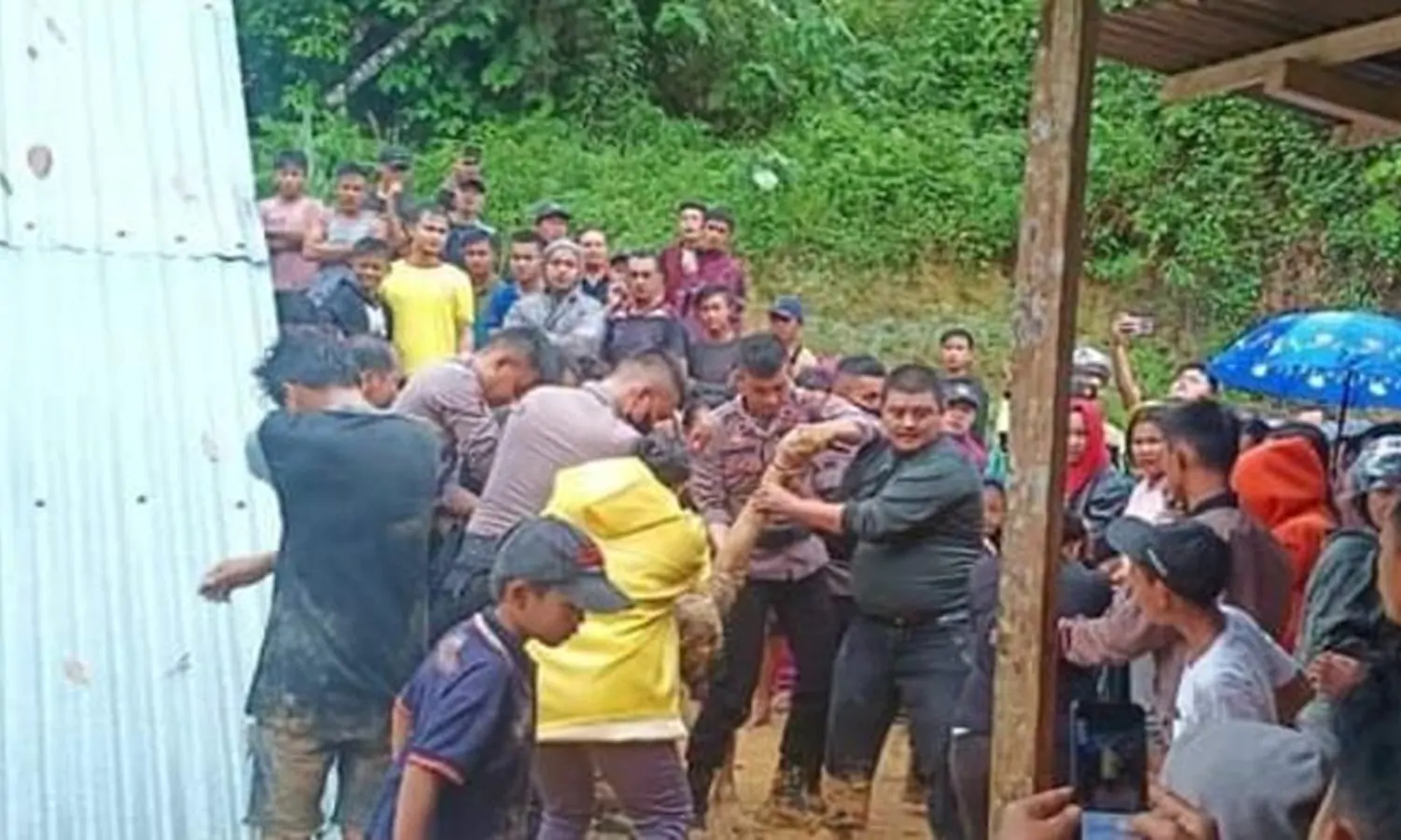 Terjadinya Longsor di Nias Menyebabkan Seorang Tewas dan 3 Luka-Luka
