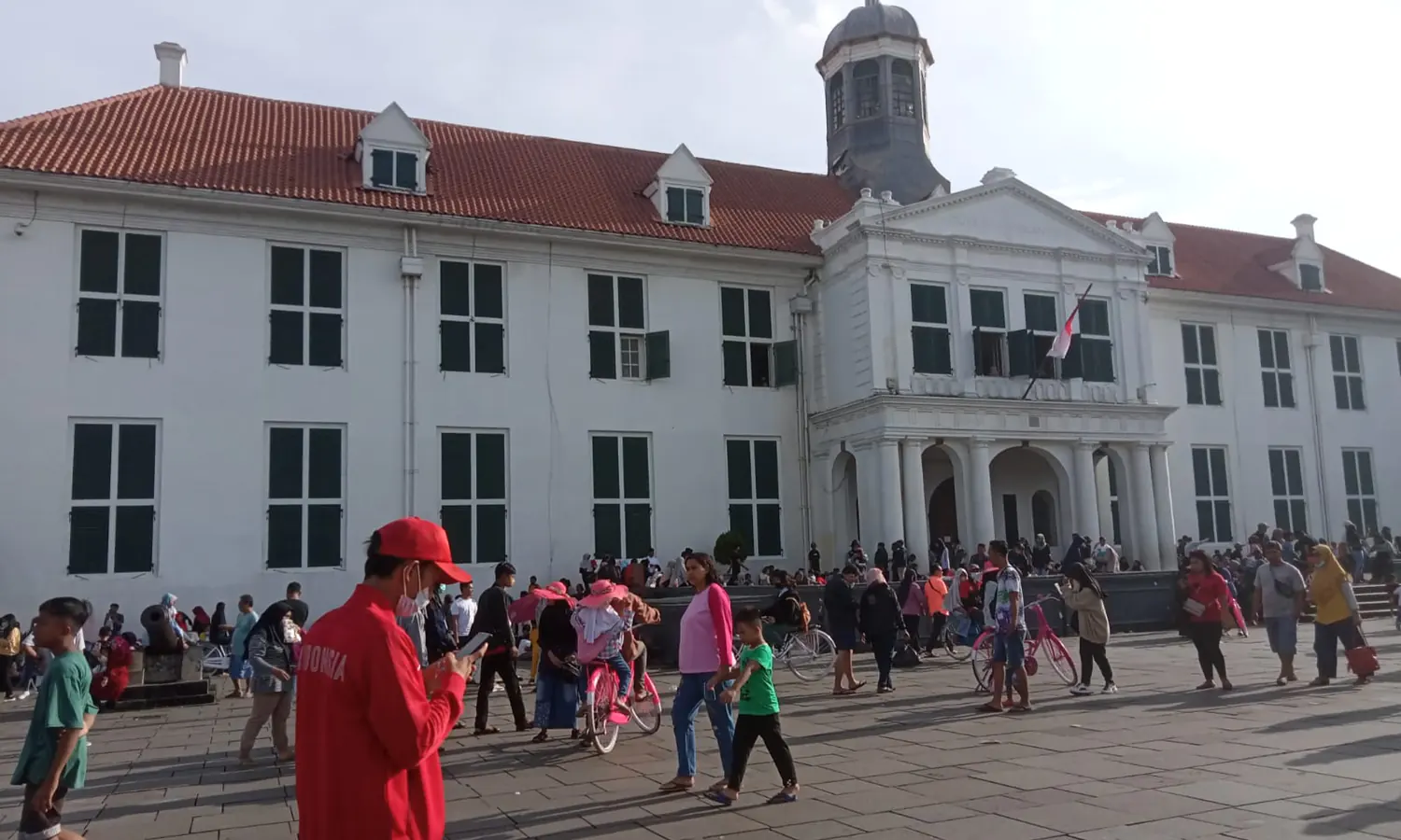 Pengunjung Padati Kota Tua di Liburan Tahun Baru 2023