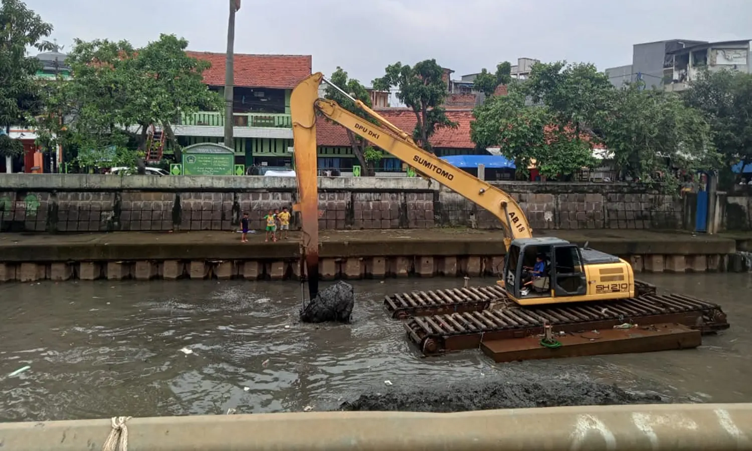 Kali Ciliwung Lama Dikeruk untuk Antisipasi Banjir