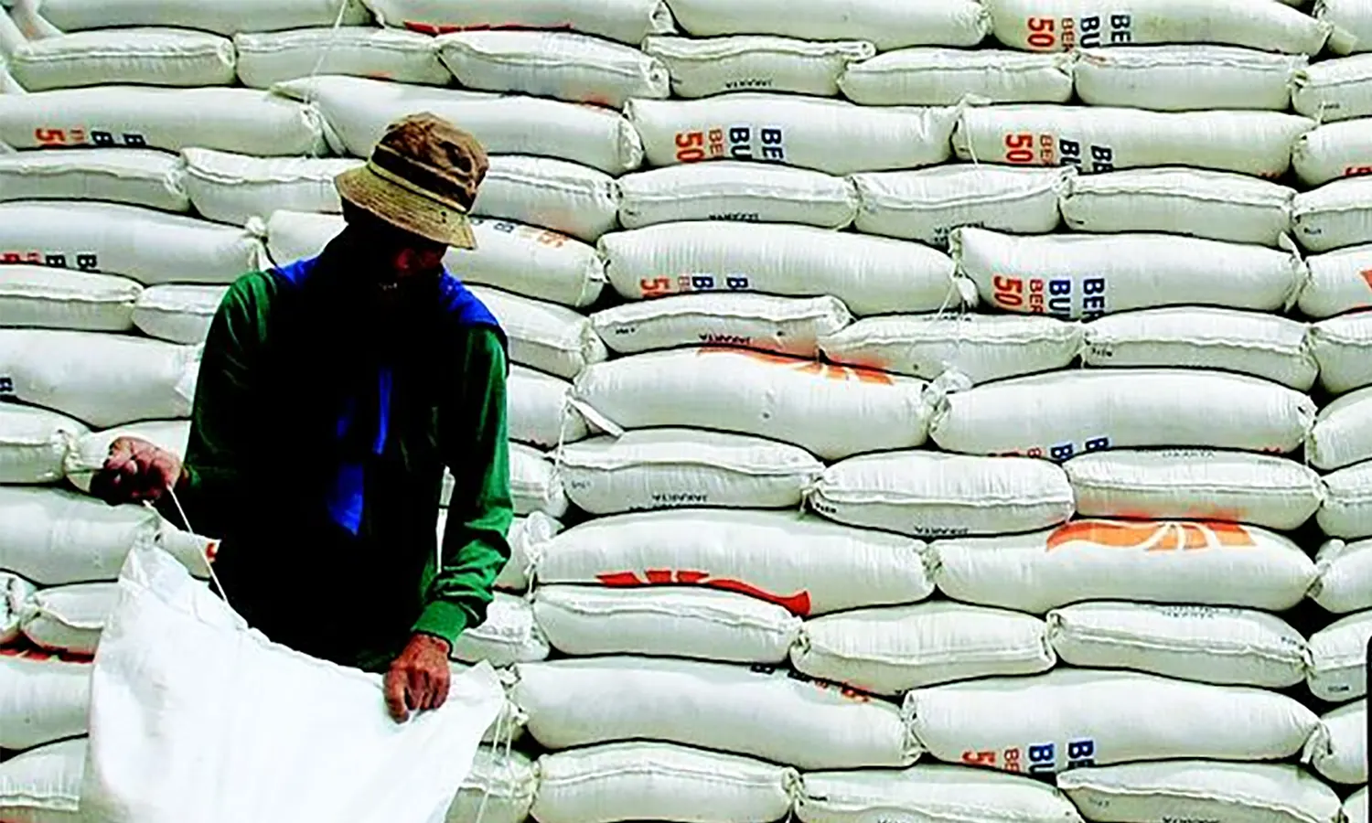 Bulog Klaim Stok Beras Pemerintah Minim Lantaran Harga BBM Naik