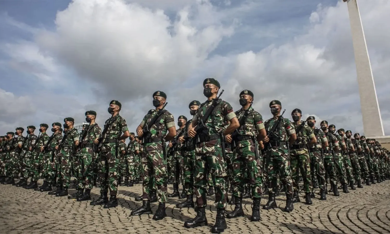 Pengamanan Kejaksaan oleh TNI Tuai Sorotan: Legitimasi atau Politisasi?