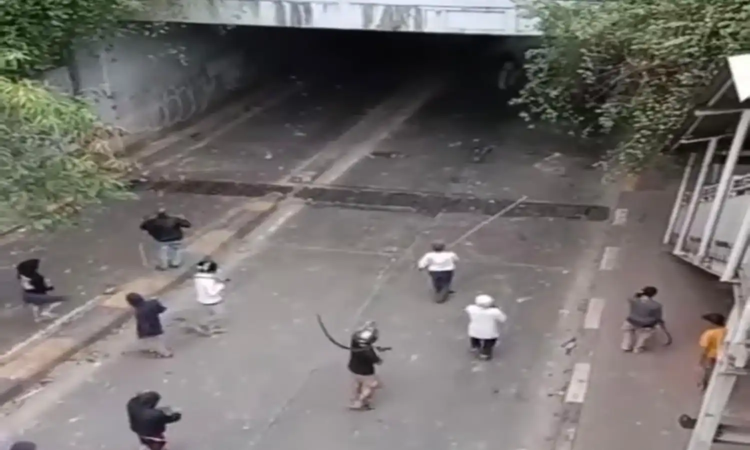 Viral Tawuran di Bawah Underpass Manggarai, Celurit dan Samurai Menjadi Senjatanya
