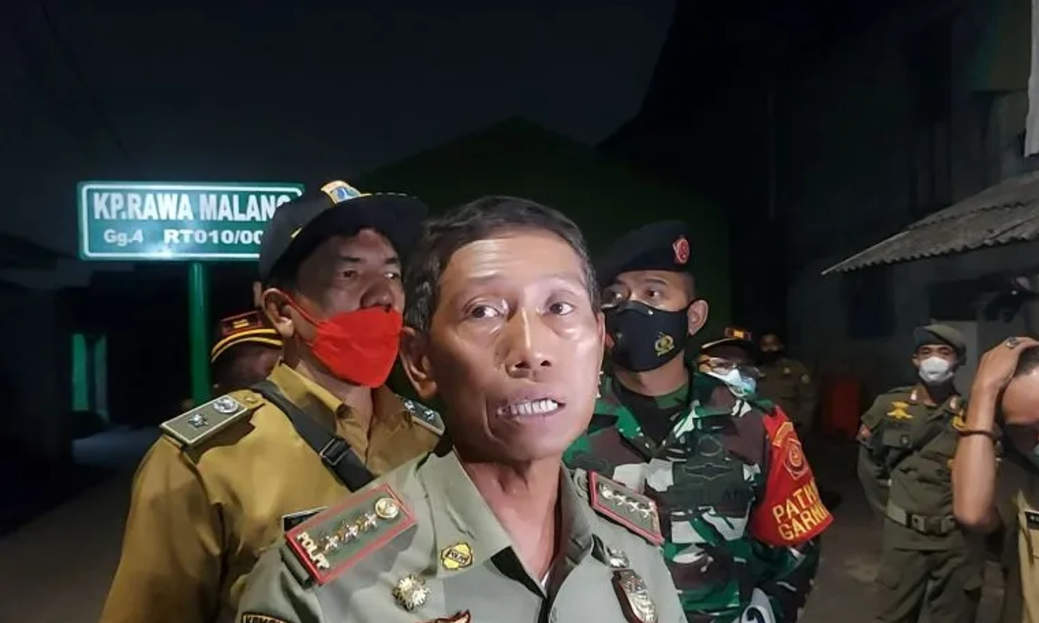 Satpol PP Tertibkan Lokalisasi di Rawa Malang, Banyak Rumah dalam Kondisi Gelap Ditinggal Pemilik