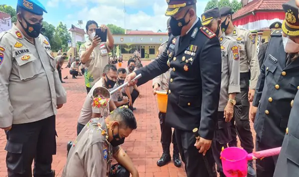 67 Personil Polres Simalungun Naik Pangkat dan Menerima Penghargaan