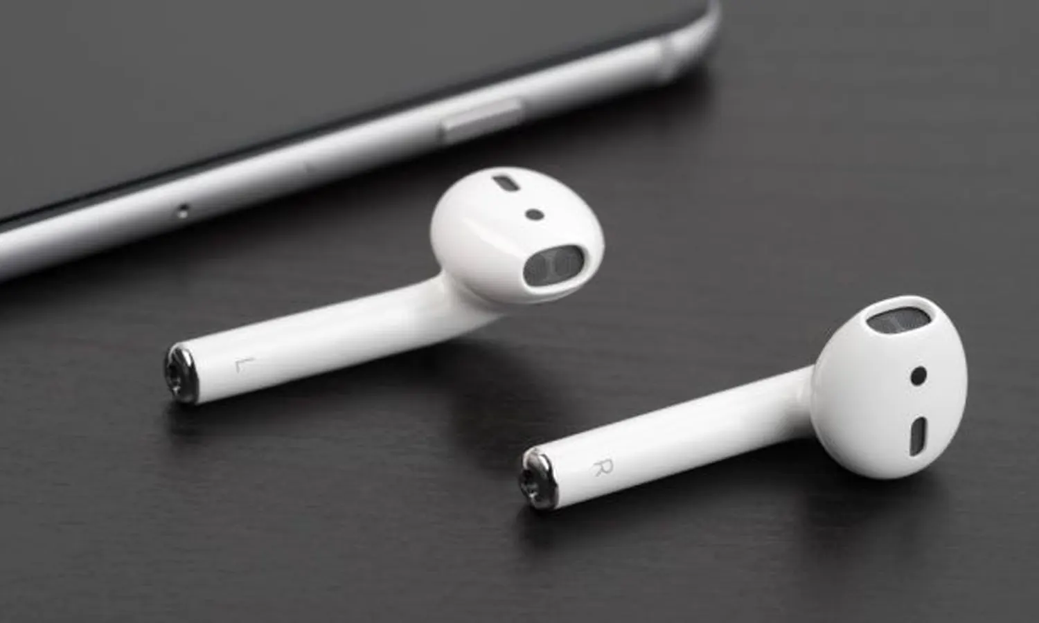 Mau Dengar Musik Bersama Teman? Ini Cara Menghubungkan 2 Pasang AirPods ke 1 iPhone