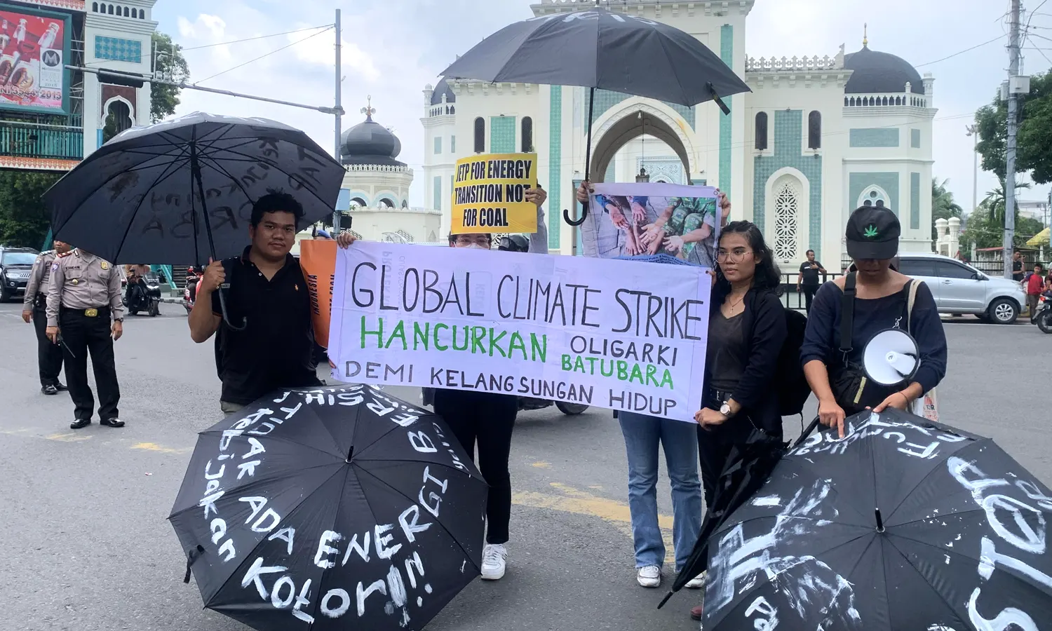 PLTU Ancam Kesehatan Warga, Aktivis Medan Tuntut Penggunaan Energi Terbarukan