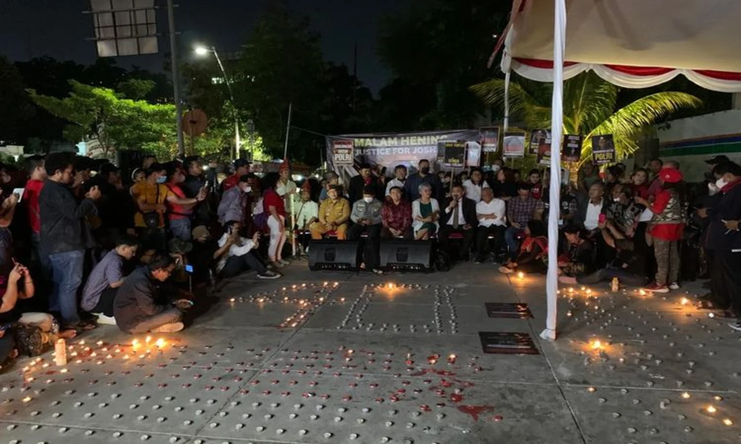 Mengenang 40 Hari Kematian Brigadir J, Ratusan Warga Gelar Aksi 4.000 Lilin di Taman Ismail Marzuki