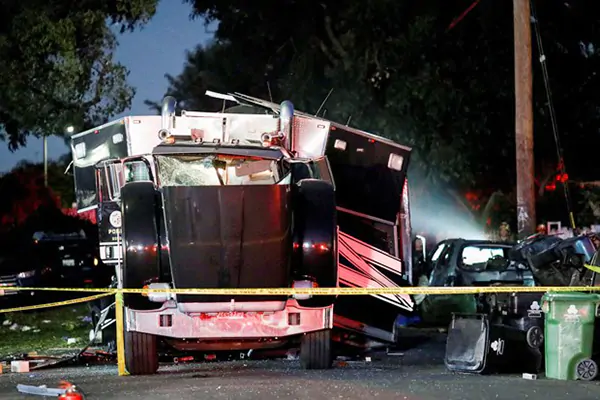 LEDAKAN KEMBANG API DI LOS ANGELES