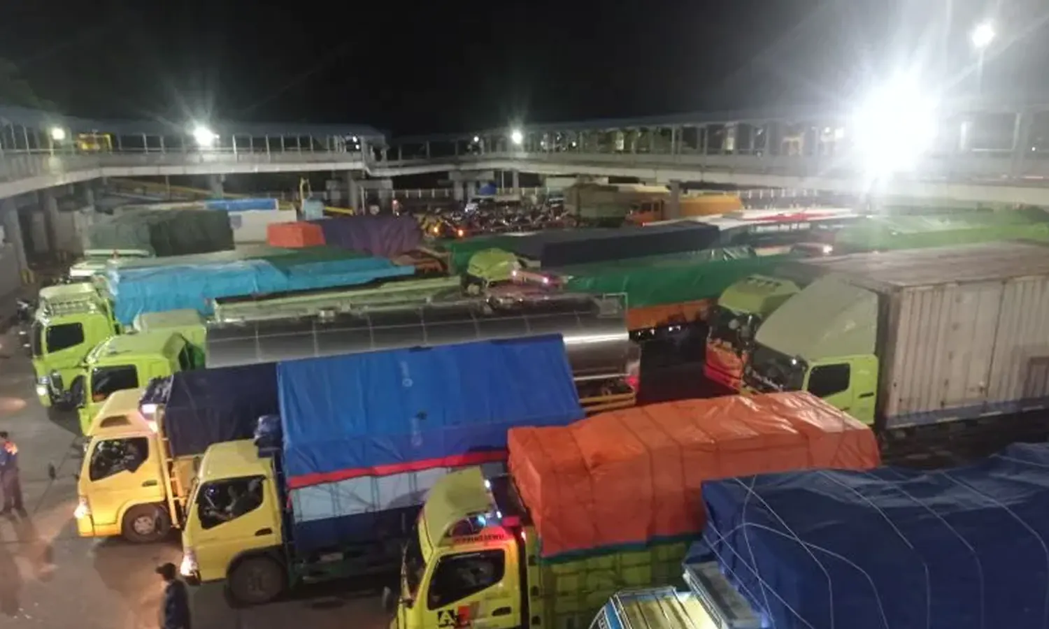 Cuaca Buruk Melanda, Layanan Penyebrangan Merak-Bakauheni Tutup Sementara