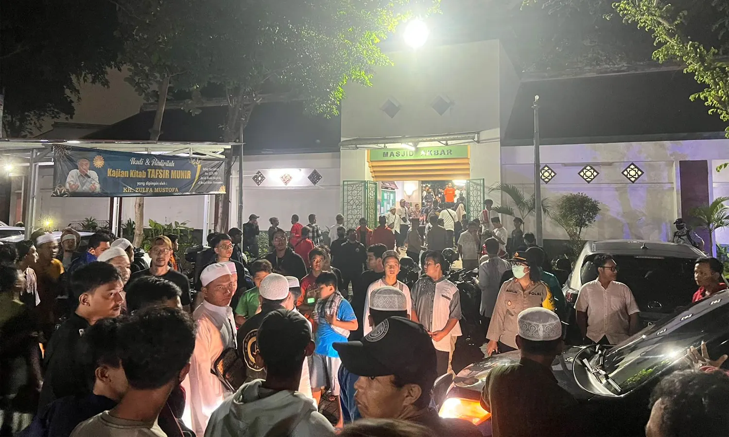 Memperingati Tujuh Hari Tragedi Kanjuruhan, Ribuan The Jakmania Menggelar Doa Bersama
