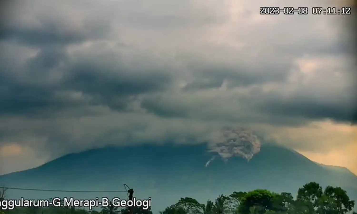 Gunung Merapi Gugurkan Awan Panas Sejauh 1.500 Meter Arah Kali Boyong