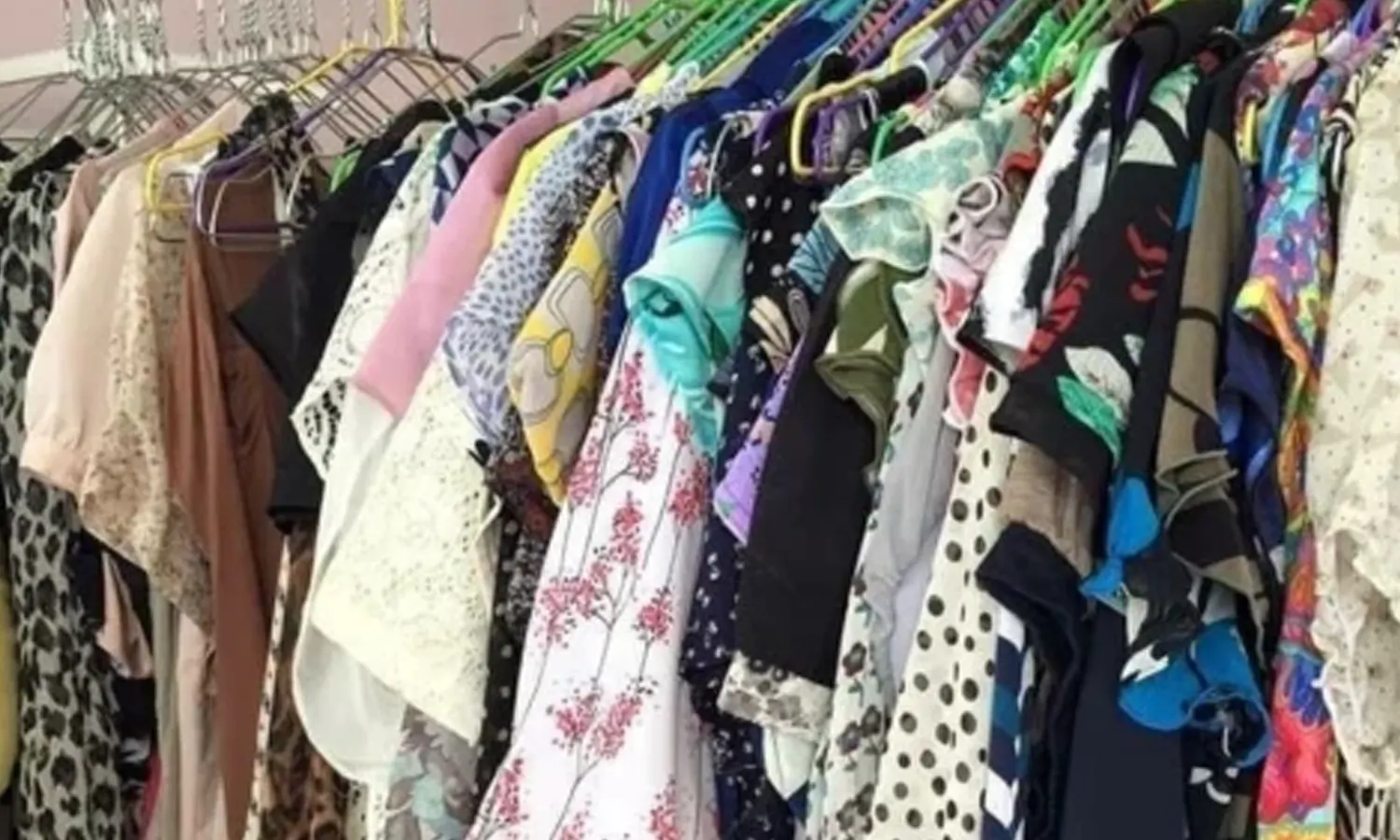 Baju Impor akan Kena Bea Masuk Tambahan Hingga Rp 63 Ribu/Pcs