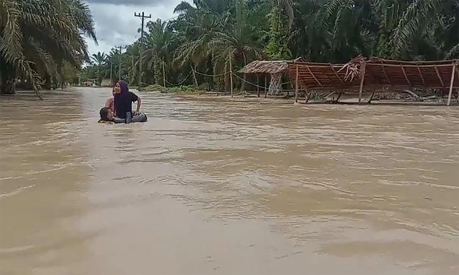 Banjir Meluas, Ribuan Warga Asahan Terpaksa Mengungsi
