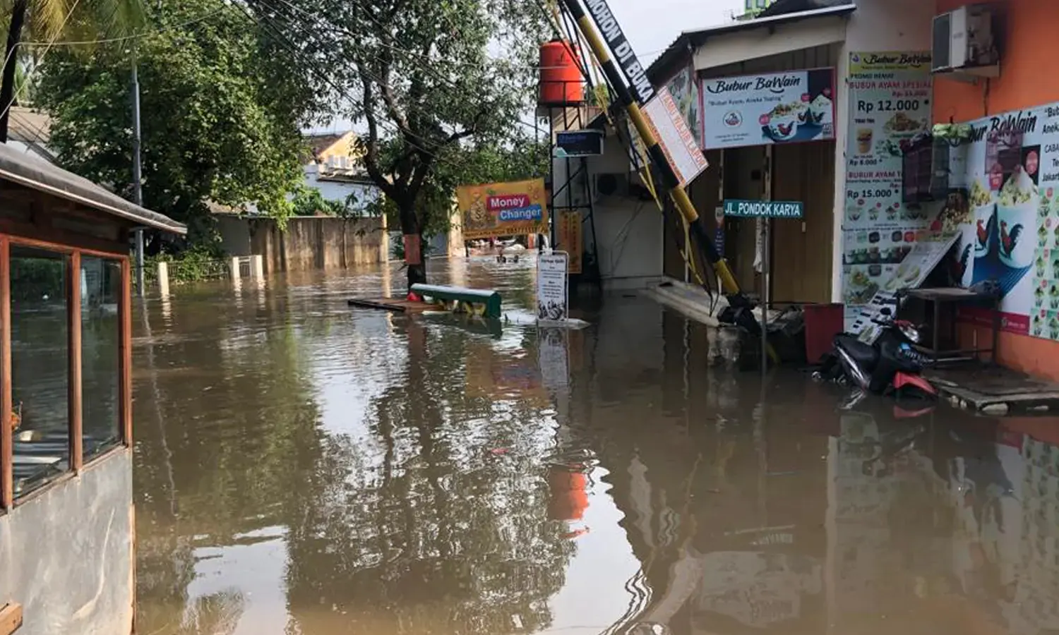 Tak Kunjung Surut, 118 RT dan Ruas Jalan di Jakarta Masih Tergenang