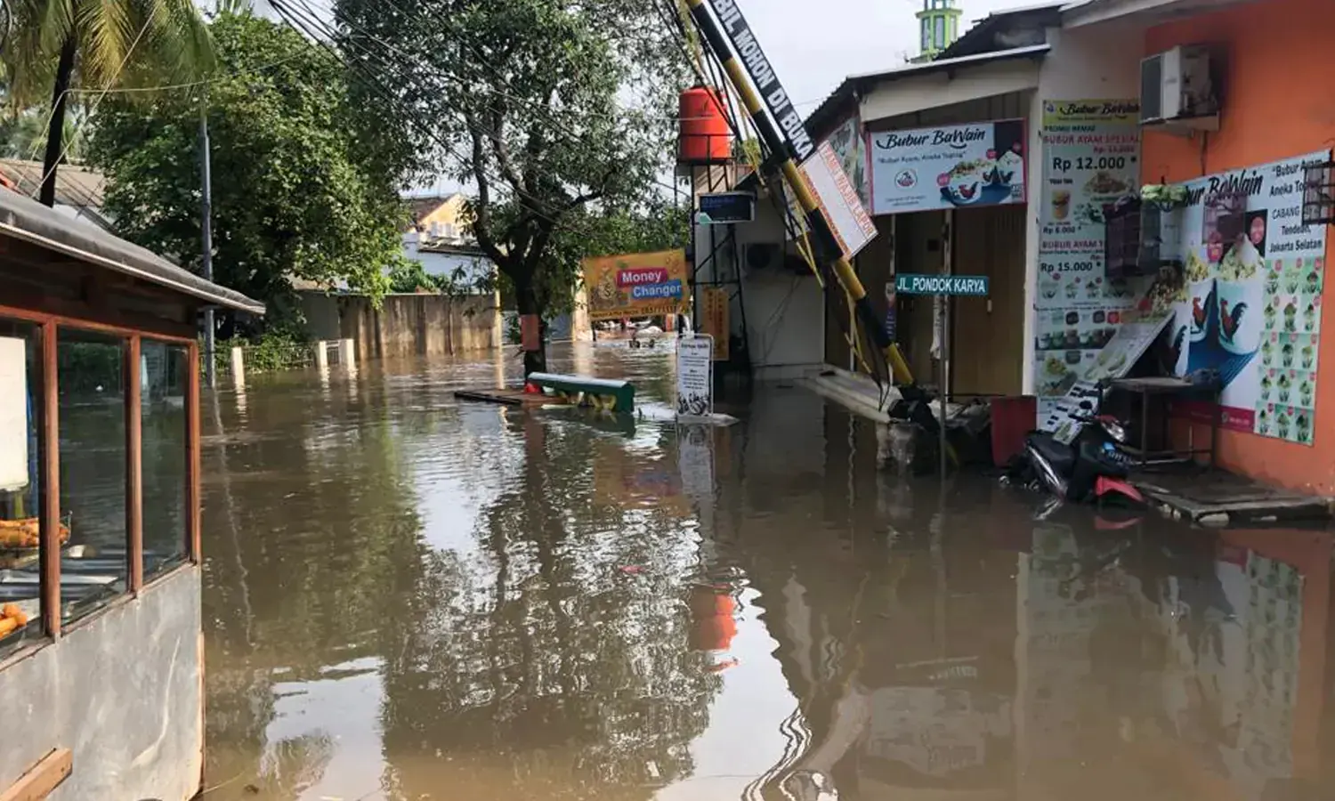 Diguyur Hujan Deras Sejak Pagi, 18 RT di Jakarta Dilanda Banjir