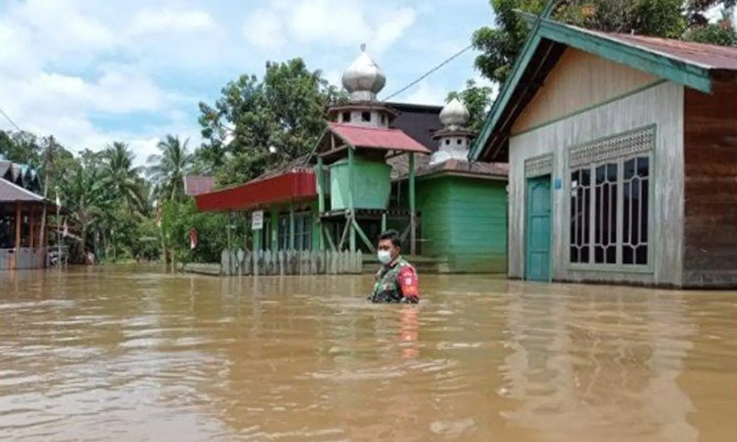 Bukannya Surut, Banjir yang Merendam Tapsel Malah Semakin Tinggi 
