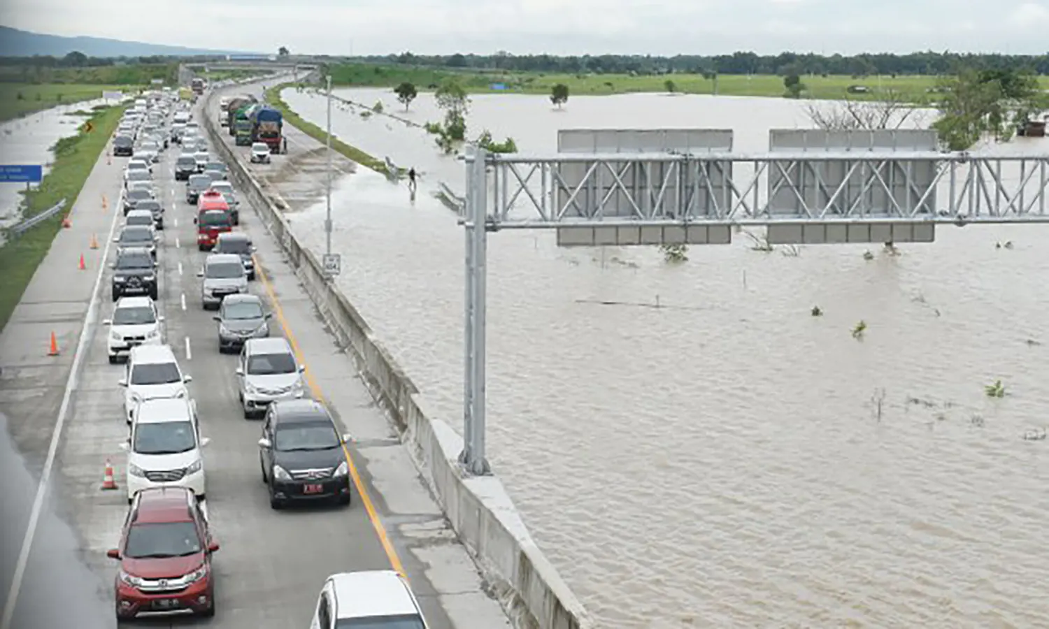 Tergenang Banjir, Jasa Marga: Tol Bitung Ditutup Sementara