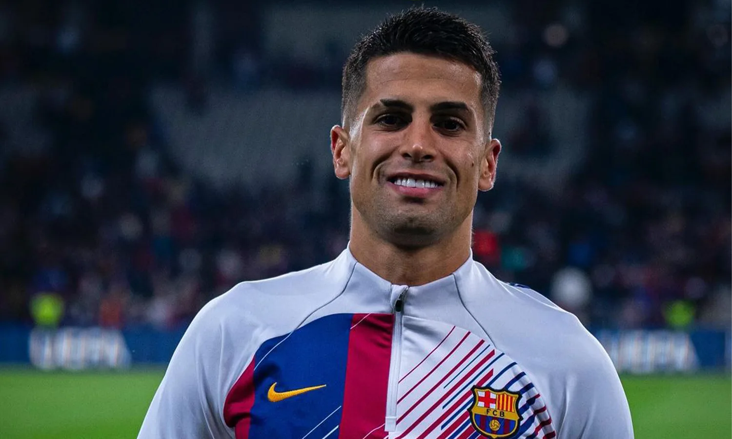 Liga Spanyol: Barcelona Upayakan Permanenkan Joao Cancelo Meski Terkendala Keuangan