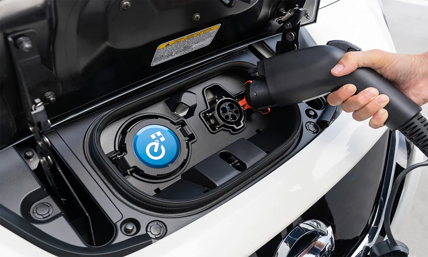 Simak! Ini Cara Mudah Rawat Baterai Mobil Listrik