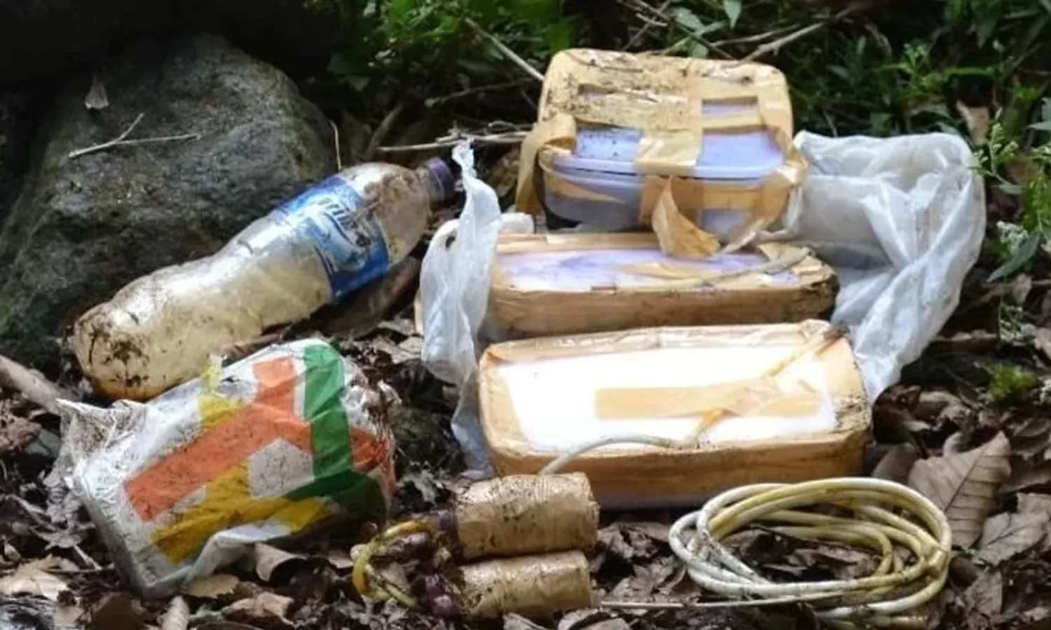 Densus 88 musnahkan Bom Mother Of Satan milik Napi Teroris yang disembunyikan di Gunung Ciremai