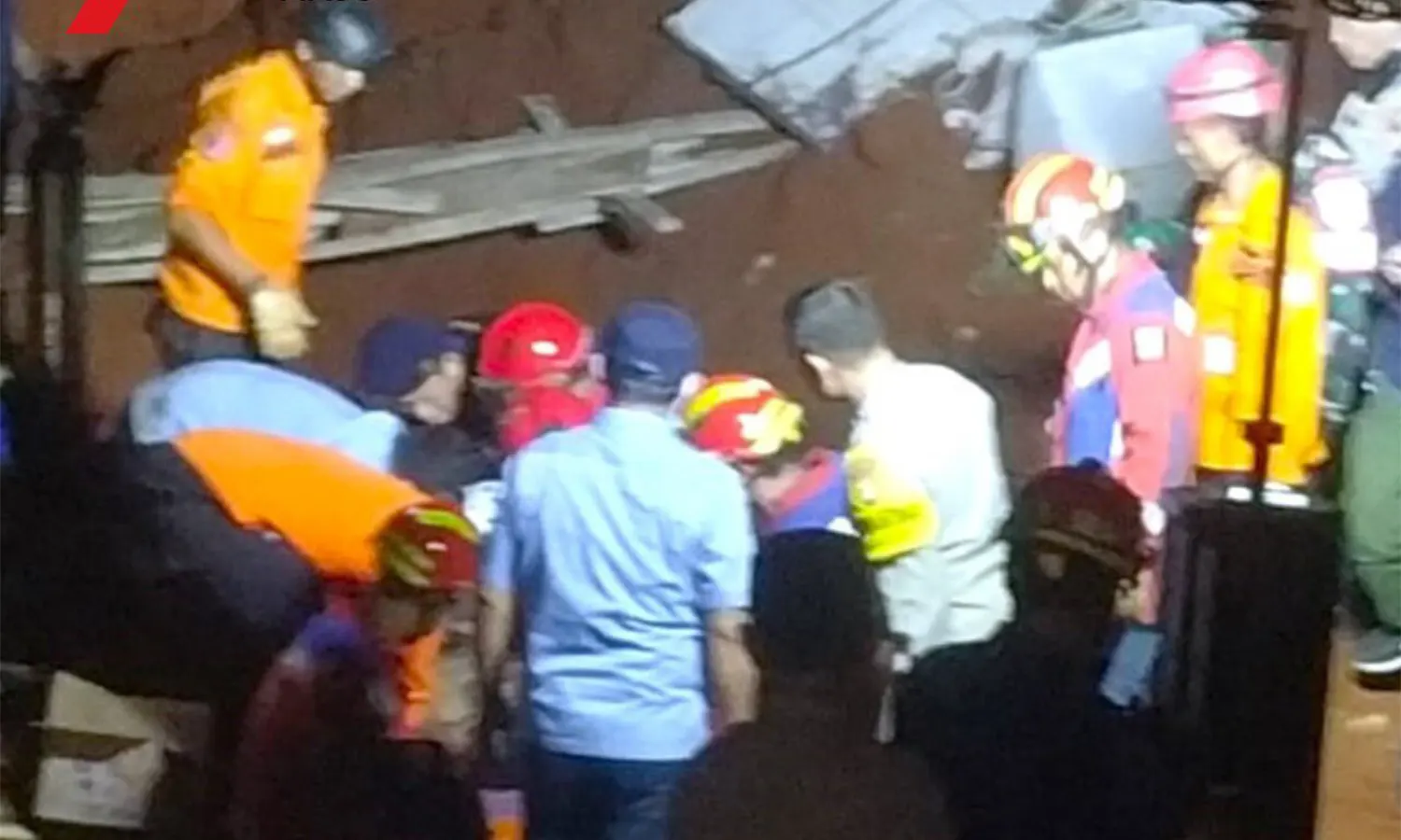 Dilaporkan Hilang Tertimbun Longsor, 1 Pekerja Proyek di Duren Sawit Ditemukan Tewas