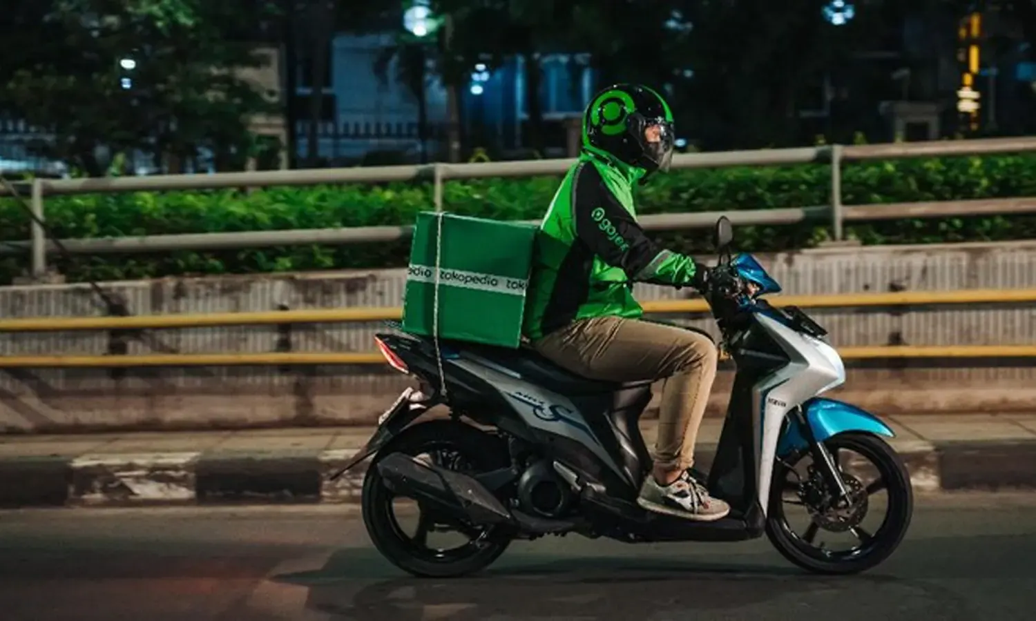 Dorong Kesejahteraan Driver Ojol, Ketua Komisi V Minta Aplikator Sediakan BPJS